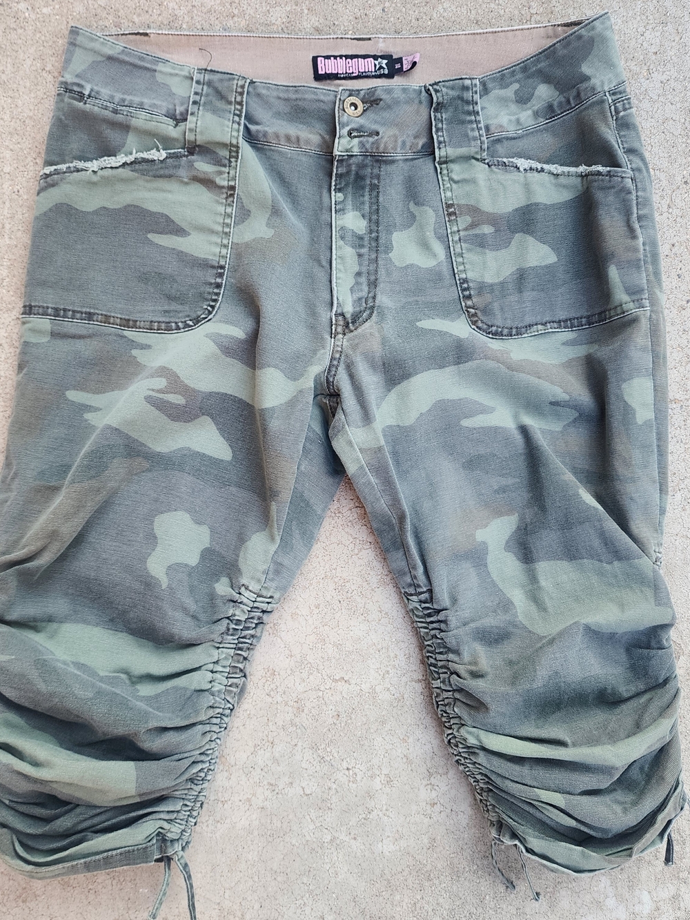 Vintage Y2K Bubblegum USA Green Camo Grunge Cropped Ruched Capri Pants, Sz 14